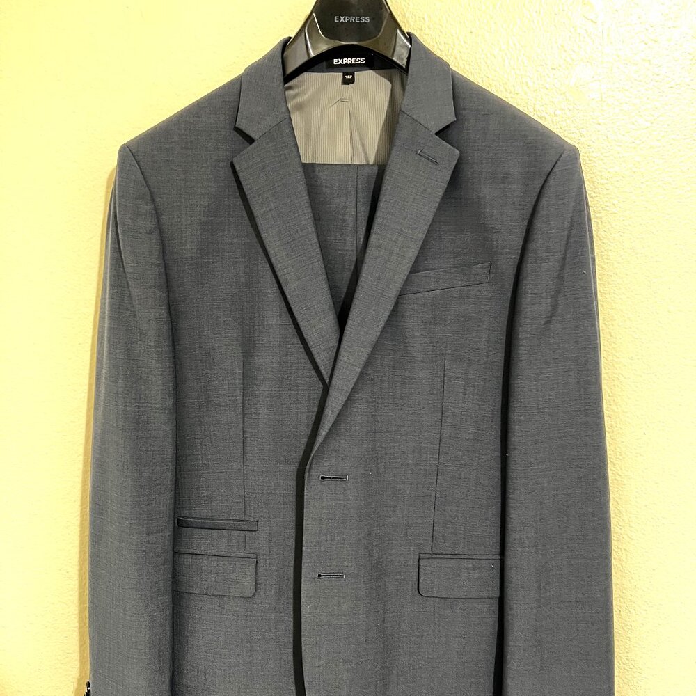Express men's suit 40 S Slim. Wrinkle-resistant, stretch fabric.